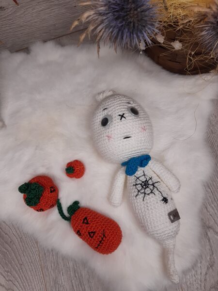 Spociņš KASPERS ar 3 ķirbīšiem - 28 cm