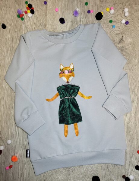 Izm.: 116 Sudrabpelēkas krāsas džemperis LAPSIŅA ar kleitu